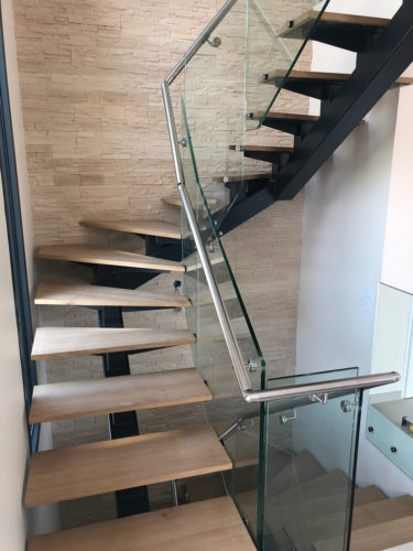 Escalier acier, verre et bois