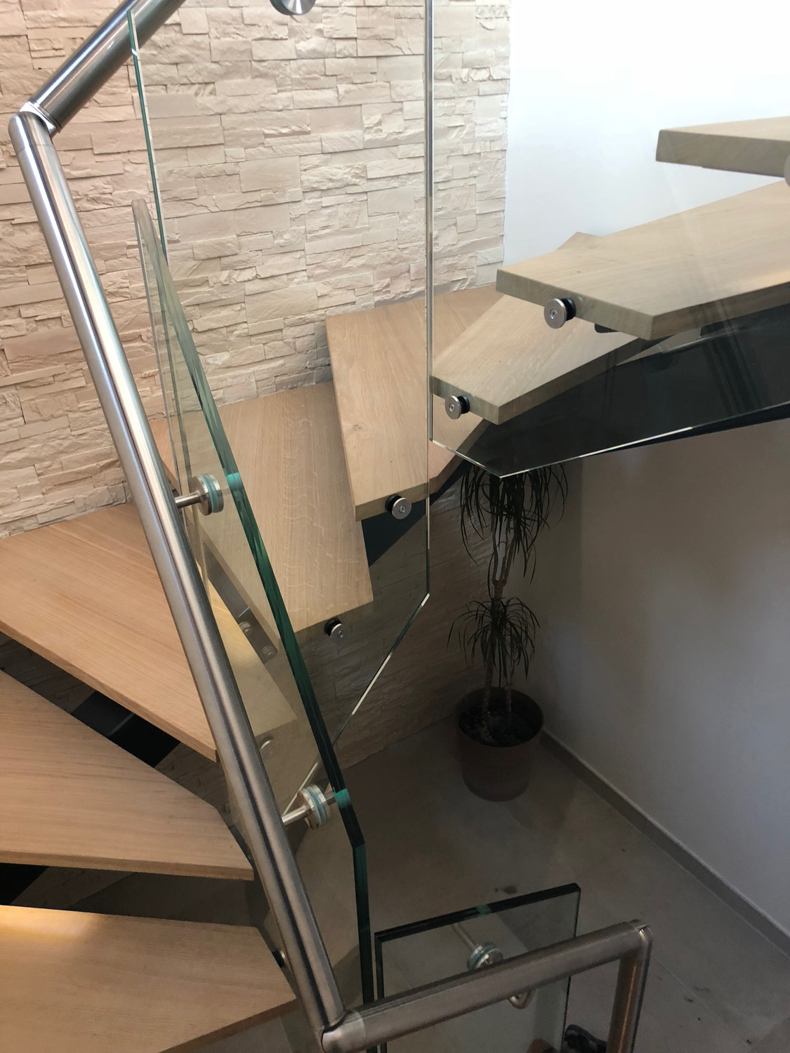 Escalier acier, verre et bois