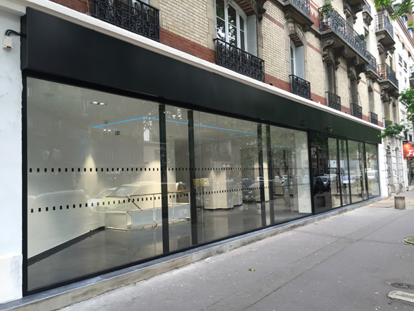 Remplacement de vitrine de boutique commerciale